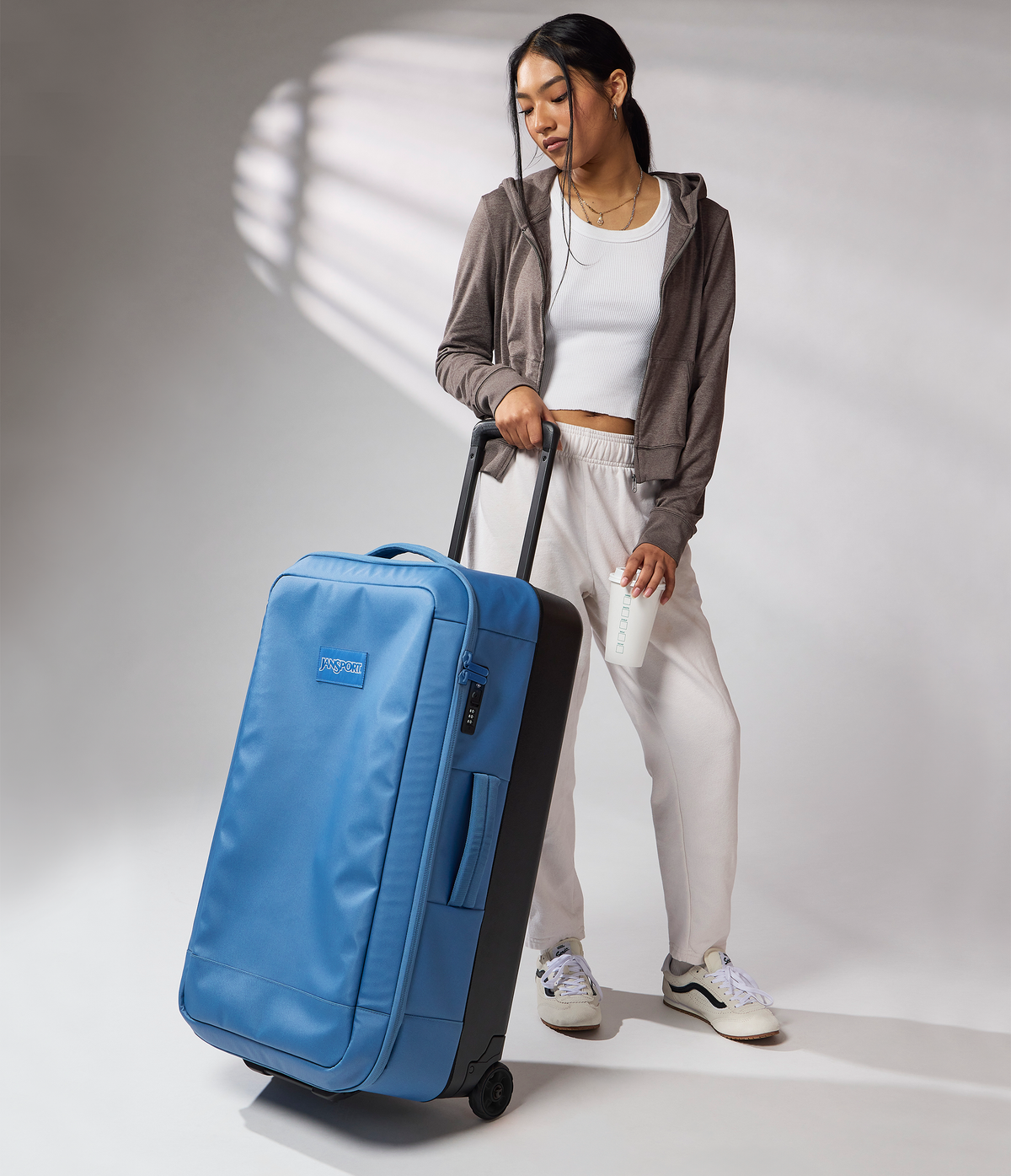 good-latitude-30-rolling-duffel-n5 JS0A86EOEW5-MODEL.png