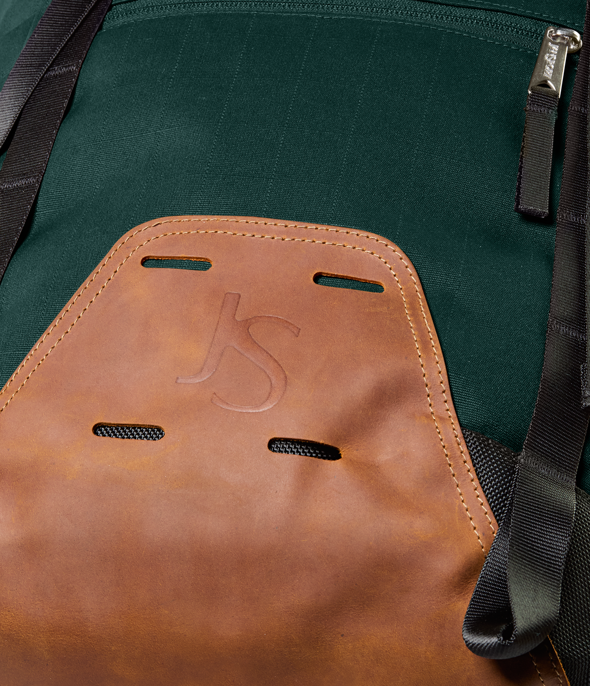 cruiser-rucksack-k1 JS0A86EP7F7-DET4.png