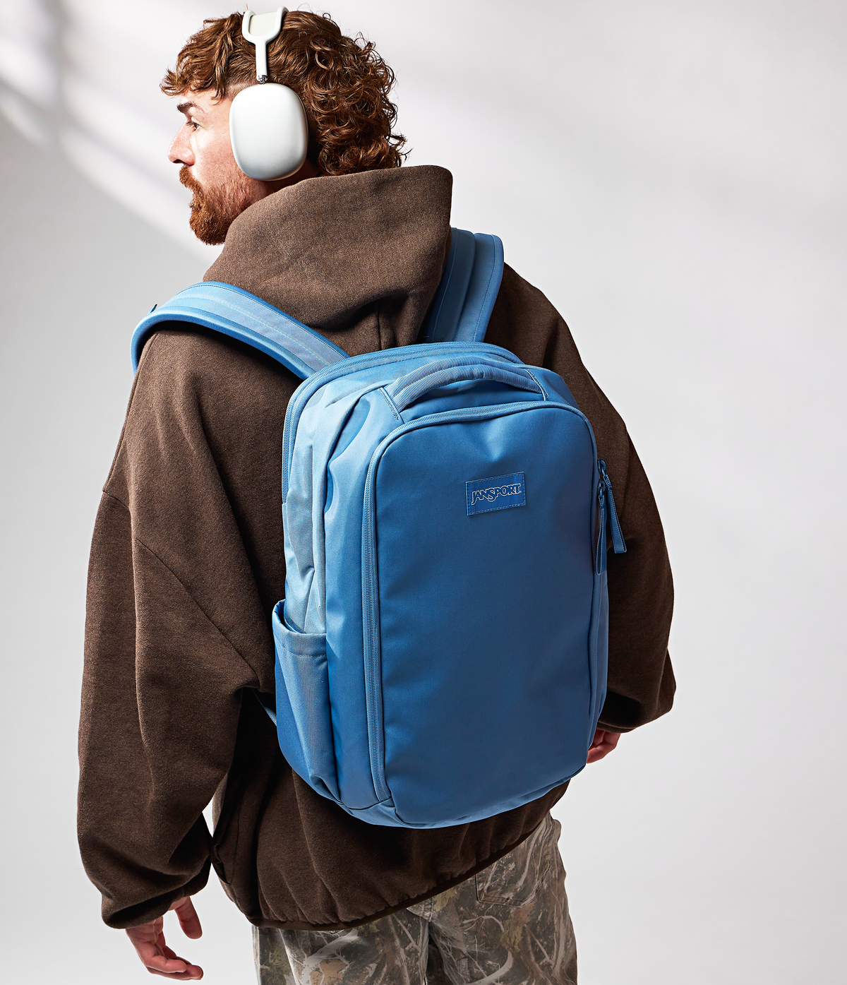 good-latitude-travel-pack-30l-p2 JS0A86ETEW5-MODEL.png